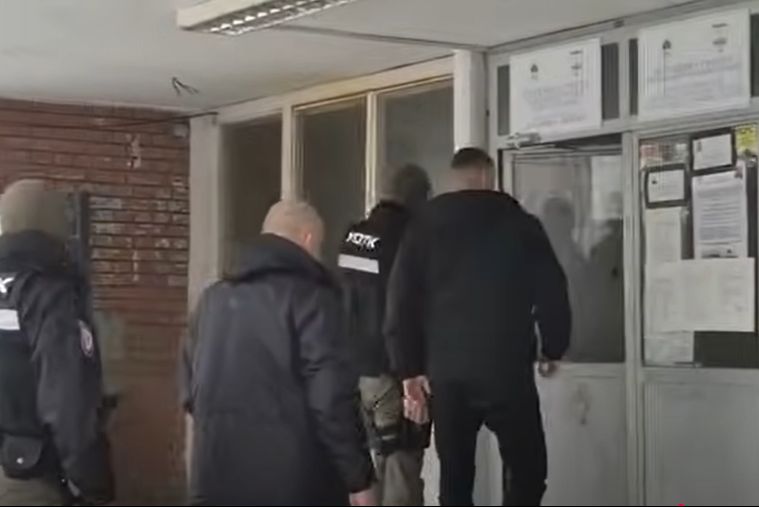 cetiri osobe ulaze u sud BiH